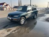 Toyota RAV4 1997 годаfor3 200 000 тг. в Алматы