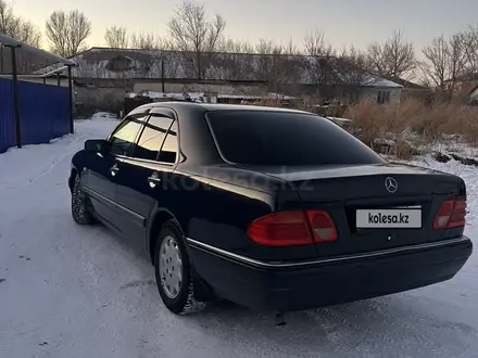 Mercedes-Benz E 230 1996 года за 2 700 000 тг. в Караганда