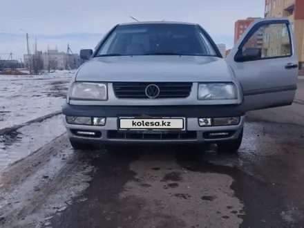 Volkswagen Vento 1994 года за 1 500 000 тг. в Экибастуз – фото 2