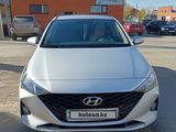 Hyundai Accent 2021 года за 8 200 000 тг. в Петропавловск – фото 2