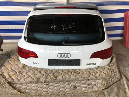 Крышка багажника и фонари на Audi Q7 за 811 тг. в Шымкент – фото 8