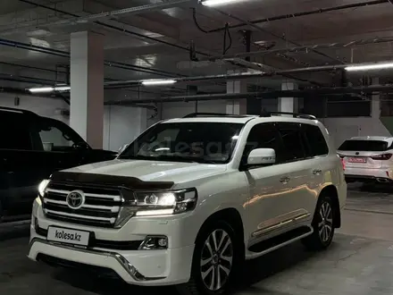 Toyota Land Cruiser 2016 года за 31 000 000 тг. в Астана