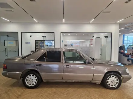 Mercedes-Benz E 230 1992 года за 1 250 000 тг. в Астана – фото 4
