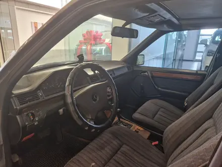 Mercedes-Benz E 230 1992 года за 1 250 000 тг. в Астана – фото 14