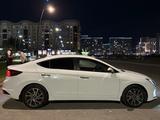 Hyundai Elantra 2019 года за 7 650 000 тг. в Атырау – фото 4