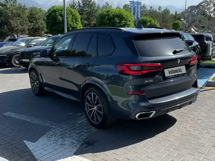 BMW X5 2018 года за 29 500 000 тг. в Алматы – фото 4