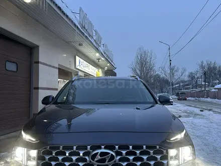 Hyundai Santa Fe 2022 года за 17 300 000 тг. в Алматы