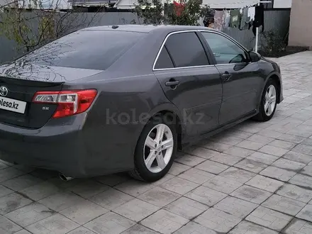 Toyota Camry 2014 года за 9 000 000 тг. в Атырау – фото 2