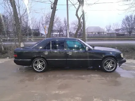 Mercedes-Benz E 220 1994 года за 1 300 000 тг. в Жетысай – фото 14