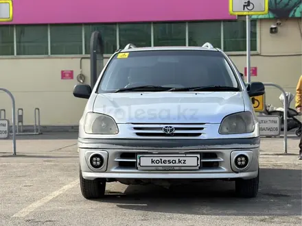 Toyota Raum 1997 года за 2 600 000 тг. в Алматы
