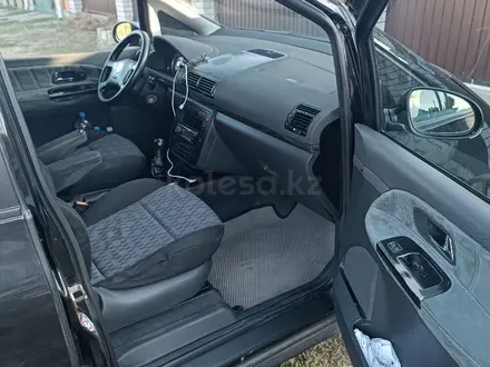 Volkswagen Sharan 2005 года за 3 200 000 тг. в Актобе – фото 7