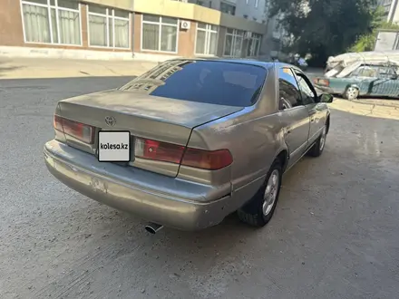 Toyota Camry 2000 года за 2 800 000 тг. в Семей – фото 3