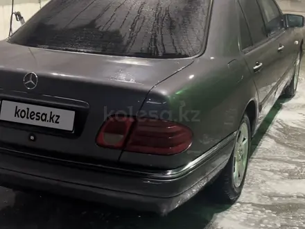 Mercedes-Benz E 230 1997 года за 2 000 000 тг. в Алматы