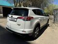 Toyota RAV4 2015 года за 10 000 000 тг. в Актобе – фото 4