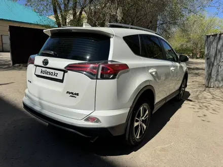 Toyota RAV4 2015 года за 10 000 000 тг. в Актобе – фото 4