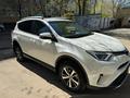Toyota RAV4 2015 года за 10 000 000 тг. в Актобе – фото 3