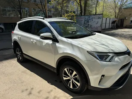 Toyota RAV4 2015 года за 10 000 000 тг. в Актобе – фото 3