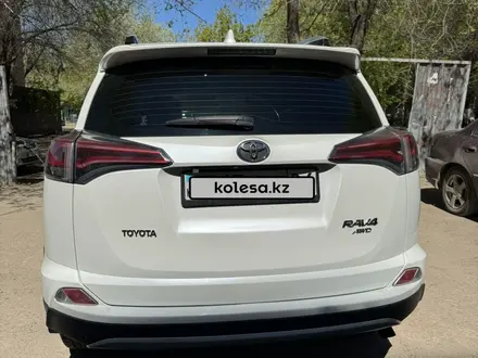 Toyota RAV4 2015 года за 10 000 000 тг. в Актобе – фото 5