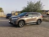 Toyota Highlander 2019 года за 19 200 000 тг. в Актау – фото 2