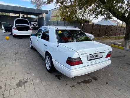 Mercedes-Benz E 280 1994 года за 2 150 000 тг. в Тараз – фото 2