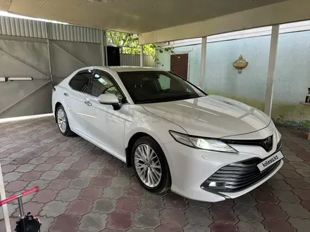 Toyota Camry 2020 года за 15 800 000 тг. в Алматы – фото 3