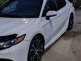 Toyota Camry 2020 года за 9 200 000 тг. в Кокшетау – фото 3