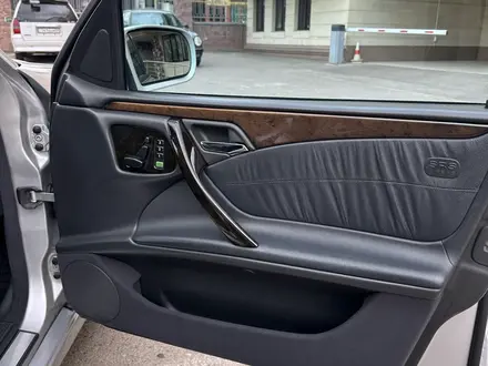 Mercedes-Benz E 320 2000 года за 7 500 000 тг. в Алматы – фото 28