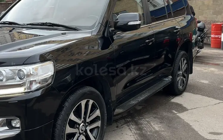 Toyota Land Cruiser 2015 года за 29 000 000 тг. в Астана