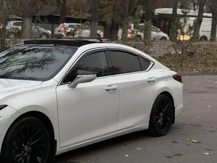 Lexus ES 250 2019 года за 24 800 000 тг. в Алматы – фото 8