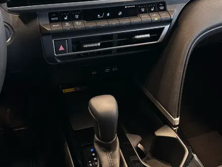 Toyota Camry Luxe 2026 года за 26 190 000 тг. в Алматы – фото 21