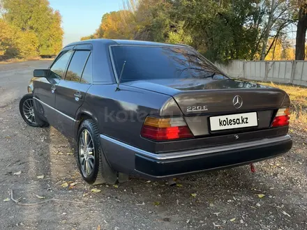 Mercedes-Benz E 220 1993 года за 2 400 000 тг. в Алматы – фото 11