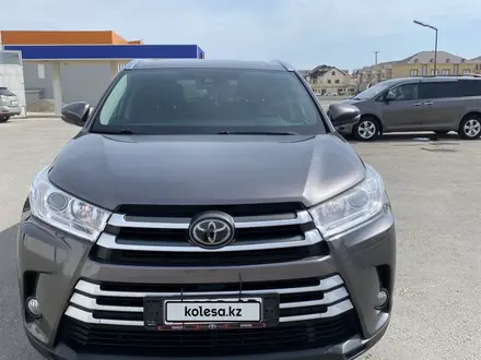 Toyota Highlander 2017 года за 13 500 000 тг. в Актау