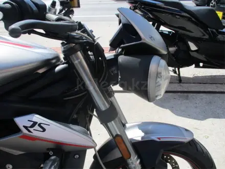 Triumph  STREET TRIPLE RS 2018 года за 4 490 000 тг. в Шымкент – фото 3