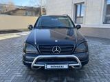 Mercedes-Benz ML 430 2001 года за 3 000 000 тг. в Атырау – фото 2