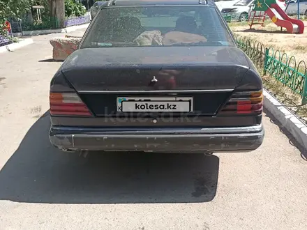 Mercedes-Benz E 230 1992 года за 1 000 000 тг. в Астана