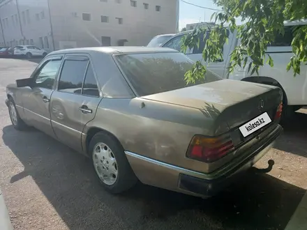 Mercedes-Benz E 200 1992 года за 1 200 000 тг. в Астана – фото 5