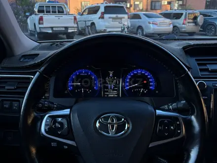 Toyota Camry 2015 года за 10 500 000 тг. в Уральск – фото 4