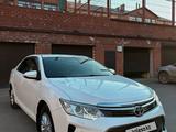 Toyota Camry 2015 года за 12 500 000 тг. в Уральск – фото 3