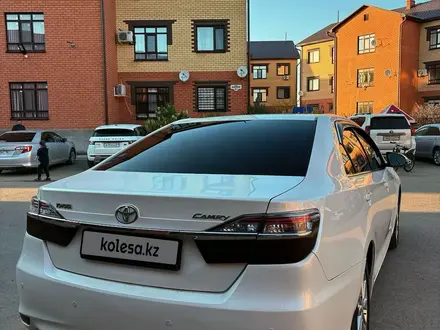 Toyota Camry 2015 года за 10 500 000 тг. в Уральск – фото 9