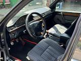 Mercedes-Benz E 200 1993 года за 1 400 000 тг. в Алматы – фото 4