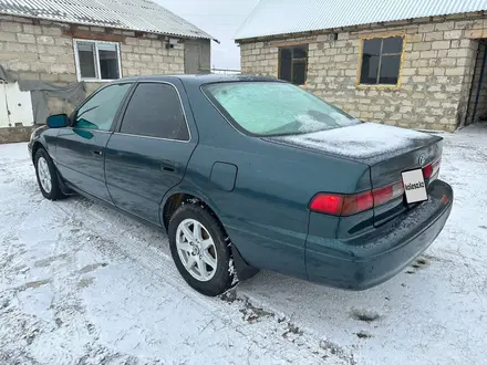 Toyota Camry 1997 года за 2 100 000 тг. в Актобе – фото 4