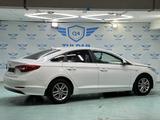 Hyundai Sonata 2015 годаfor7 300 000 тг. в Астана – фото 2