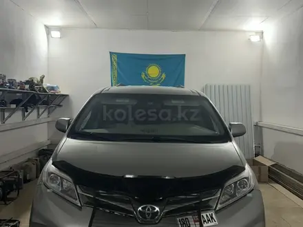 Toyota Sienna 2015 года за 9 000 000 тг. в Атырау – фото 15