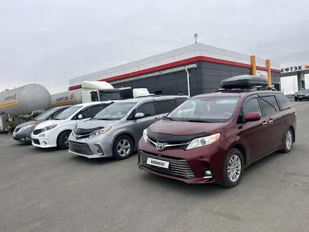 Toyota Sienna 2015 года за 9 000 000 тг. в Атырау – фото 20