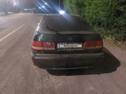 Toyota Carina E 1997 года за 1 200 000 тг. в Талдыкорган – фото 3