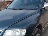 Volkswagen Touareg 2003 года за 5 500 000 тг. в Кордай – фото 2