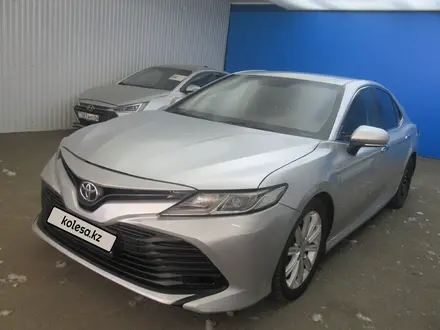 Toyota Camry 2018 года за 11 174 000 тг. в Актобе – фото 5