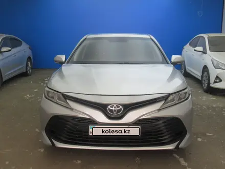 Toyota Camry 2018 года за 11 174 000 тг. в Актобе