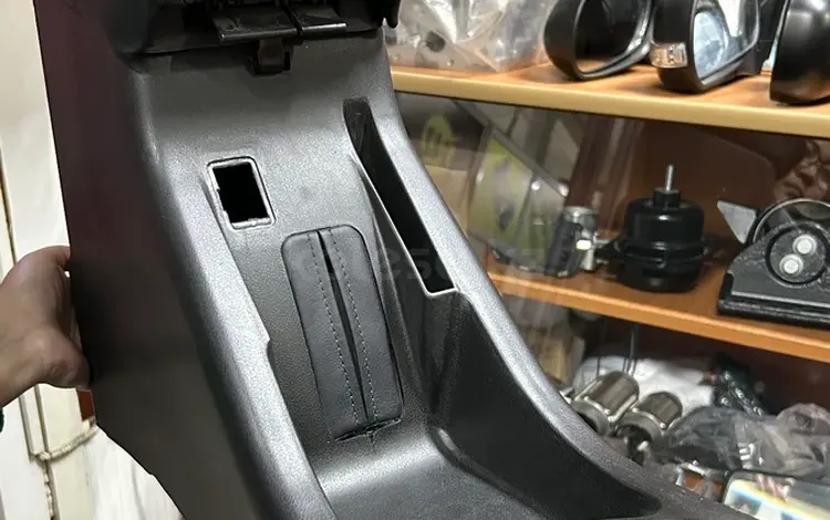 Подлокотник на CHEVROLET NEXIA R3 за 100 тг. в Актобе