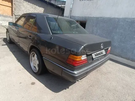 Mercedes-Benz E 260 1991 года за 1 800 000 тг. в Алматы – фото 4